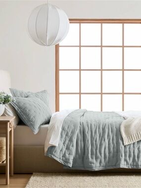 NWOT Quince Mist European Linen Dream Quilt - Retail $184
